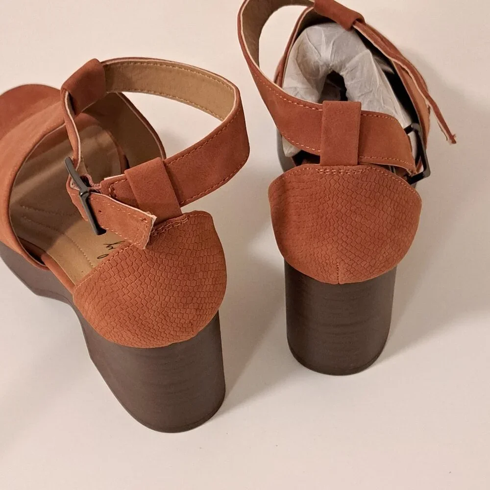Wonderly Emilia Platform Sandals Misses Size 9